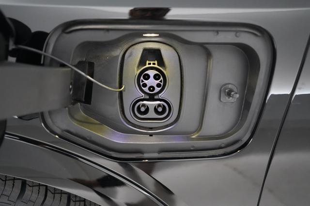 2024 Chevrolet Equinox EV — photo 8 of 19