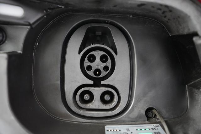 2023 Volkswagen ID.4 — photo 8 of 25