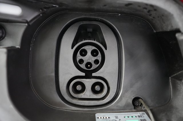 2023 Volkswagen ID.4 — photo 8 of 25