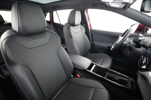 2023 Volkswagen ID.4 — photo 18 of 25