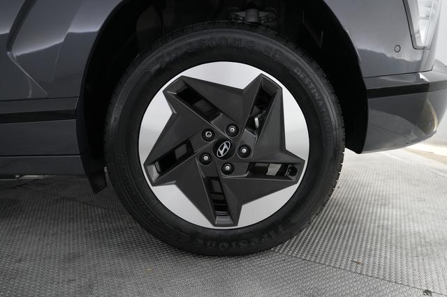 2024 Hyundai Kona Electric — photo 7 of 24