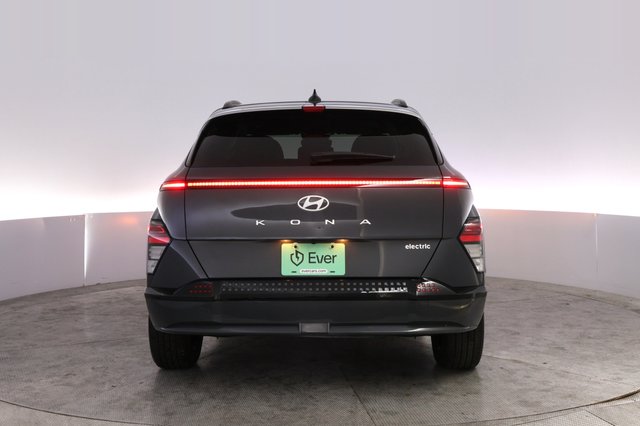 2024 Hyundai Kona Electric — photo 12 of 24
