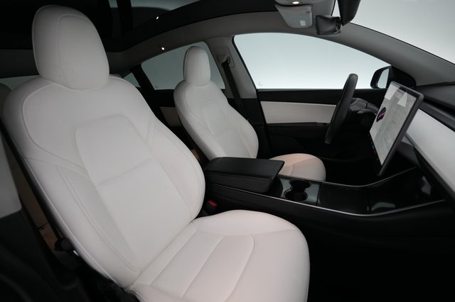 2020 Tesla Model Y — photo 16 of 21