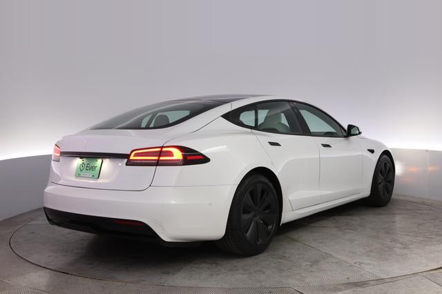 2022 Tesla Model S — photo 2 of 25