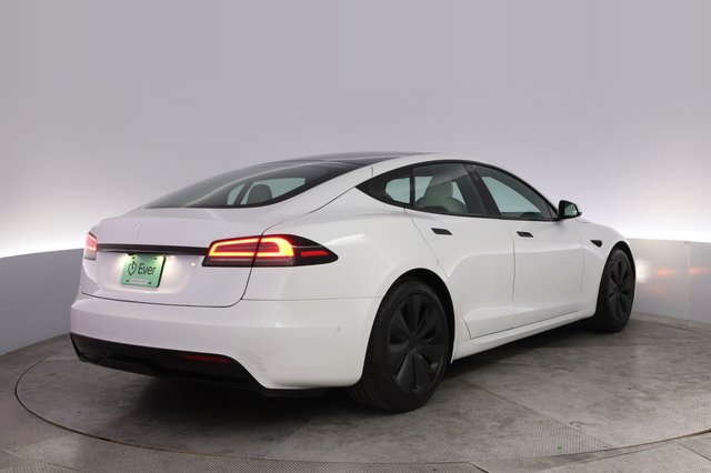 2022 Tesla Model S — photo 2 of 25