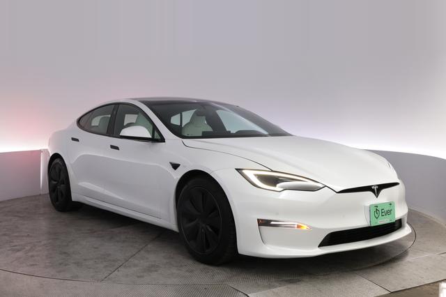 2022 Tesla Model S — photo 10 of 25