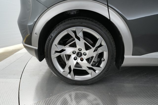 2023 Genesis GV60 — photo 13 of 22