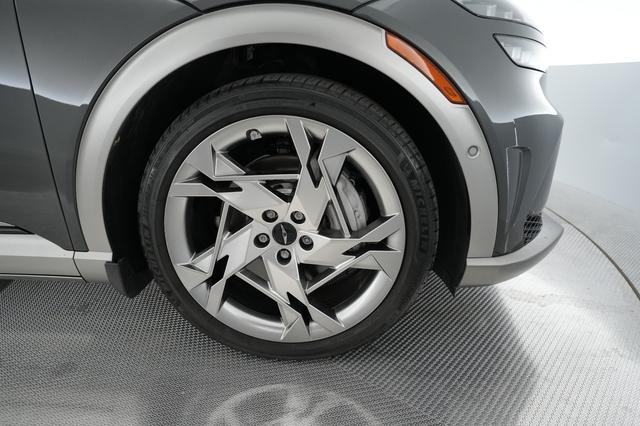 2023 Genesis GV60 — photo 7 of 22