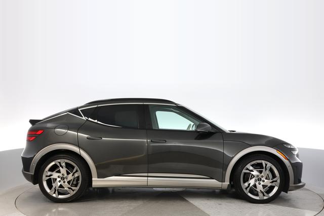 2023 Genesis GV60 — photo 10 of 22