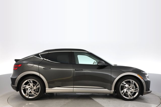 2023 Genesis GV60 — photo 10 of 22