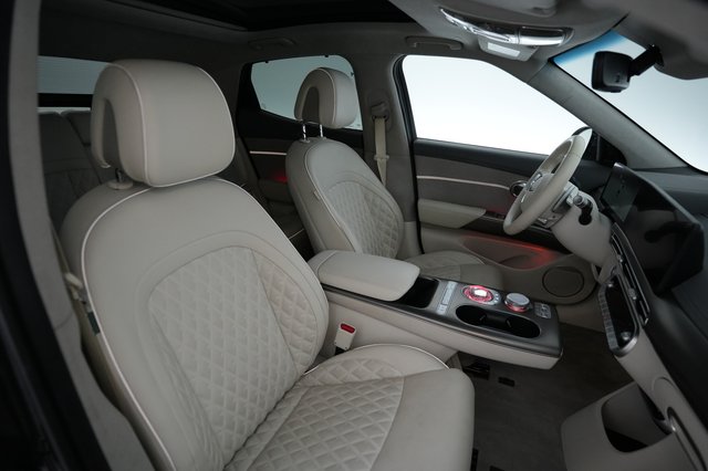2023 Genesis GV60 — photo 16 of 22