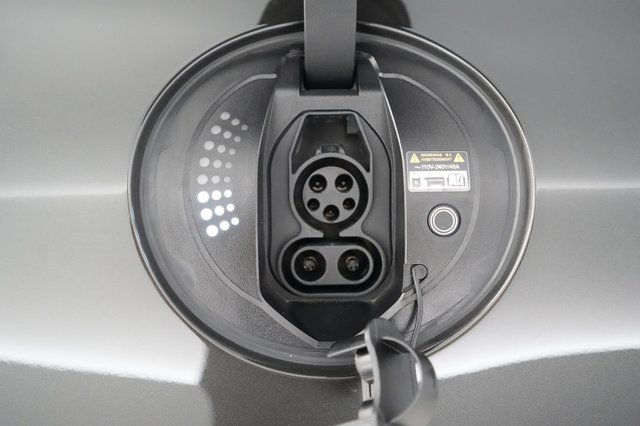 2023 Genesis GV60 — photo 8 of 22