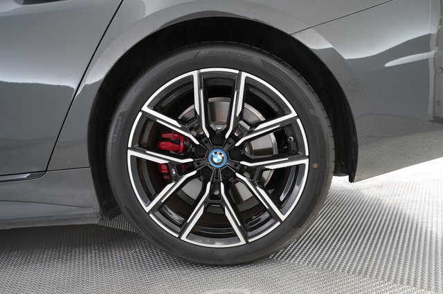 2023 BMW i4 — photo 17 of 22