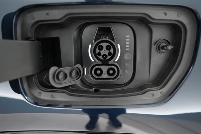 2024 Jeep Wagoneer S — photo 8 of 24