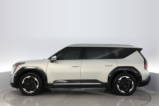 2024 Kia EV9 — photo 12 of 24