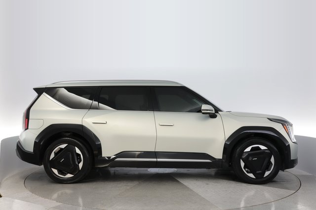 2024 Kia EV9 — photo 10 of 24