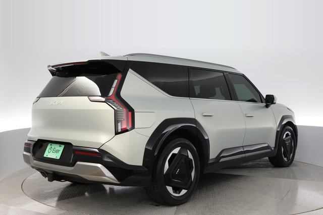 2024 Kia EV9 — photo 2 of 24