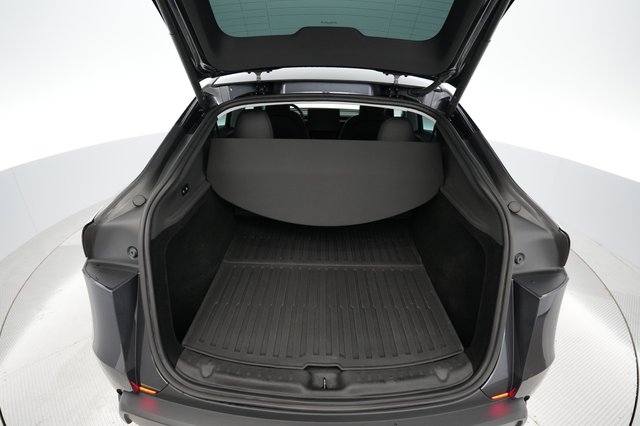 2026 Tesla Model Y — photo 6 of 22