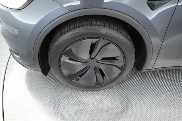 2026 Tesla Model Y — photo 14 of 22