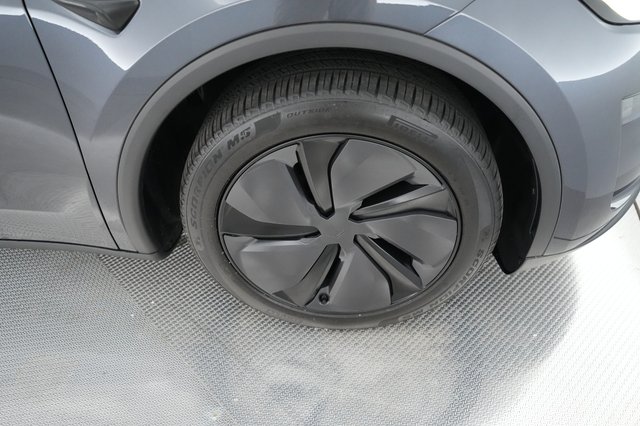 2026 Tesla Model Y — photo 7 of 22