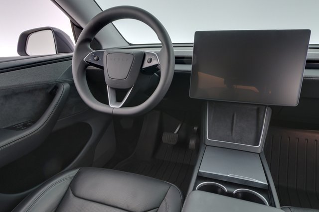 2026 Tesla Model Y — photo 18 of 22