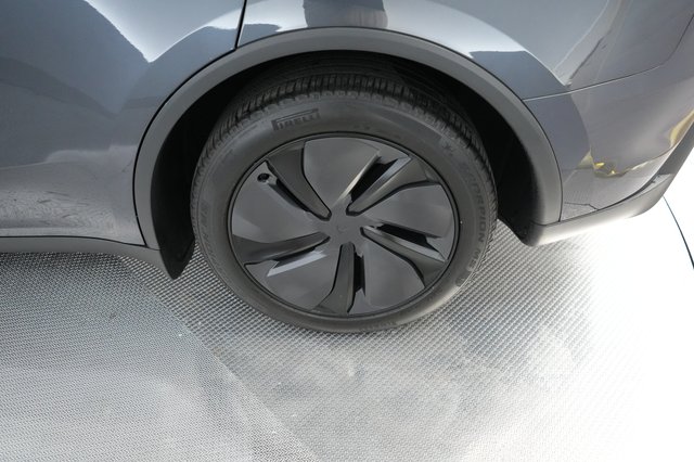 2026 Tesla Model Y — photo 15 of 22