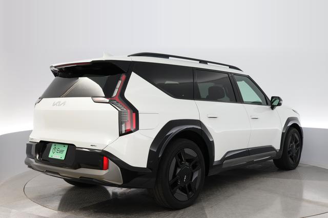 2024 Kia EV9 — photo 2 of 23