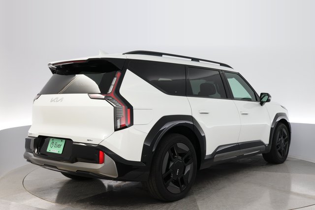 2024 Kia EV9 — photo 2 of 23