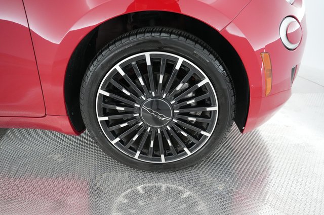 2024 Fiat 500e — photo 13 of 19