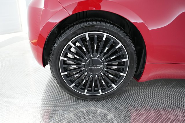 2024 Fiat 500e — photo 7 of 19
