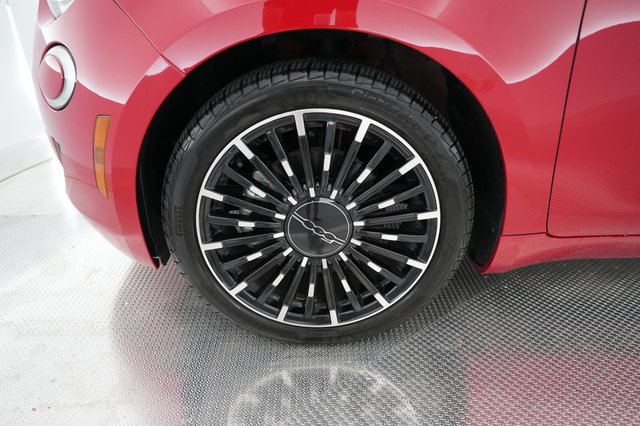 2024 Fiat 500e — photo 14 of 19