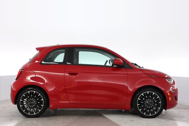 2024 Fiat 500e — photo 10 of 19