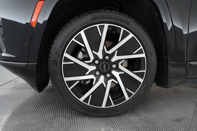 2025 Jeep Wagoneer S — photo 16 of 26