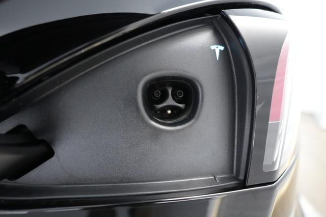 2026 Tesla Model S — photo 8 of 25