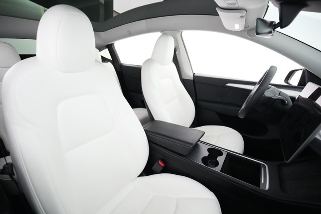 2023 Tesla Model Y — photo 18 of 22