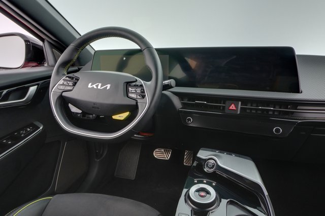 2023 Kia EV6 — photo 18 of 22