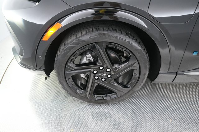 2024 Chevrolet Equinox EV — photo 14 of 21