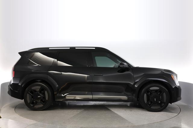 2024 Kia EV9 — photo 10 of 21