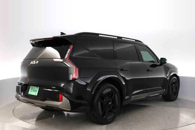 2024 Kia EV9 — photo 2 of 21