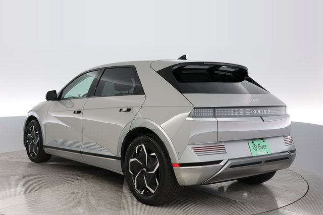 2024 Hyundai IONIQ 5 — photo 13 of 24