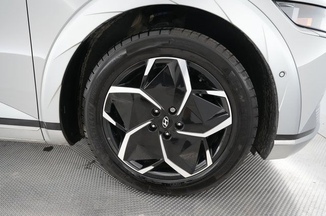 2024 Hyundai IONIQ 5 — photo 15 of 24