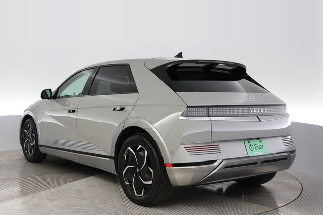2024 Hyundai IONIQ 5 — photo 13 of 24
