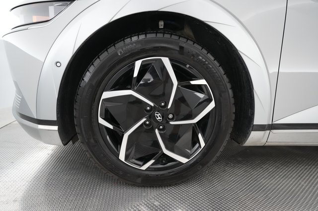 2024 Hyundai IONIQ 5 — photo 16 of 24