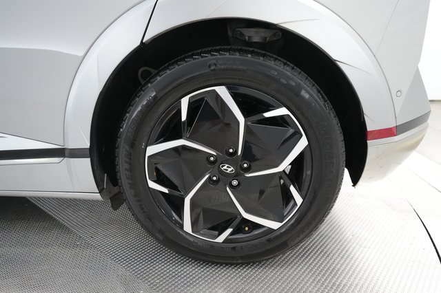 2024 Hyundai IONIQ 5 — photo 17 of 24