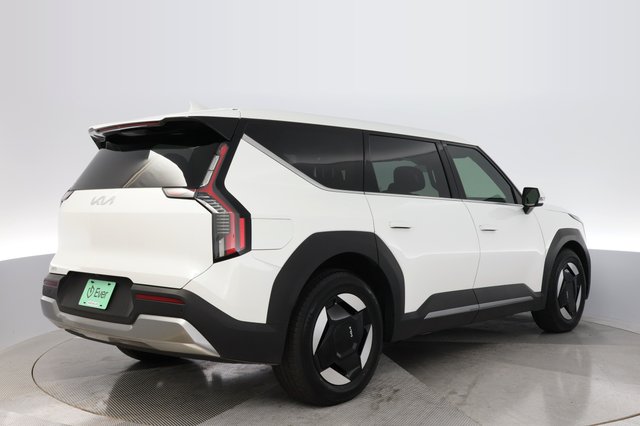 2024 Kia EV9 — photo 2 of 23