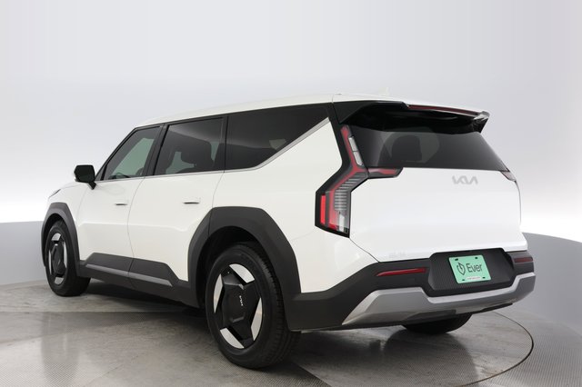 2024 Kia EV9 — photo 13 of 23