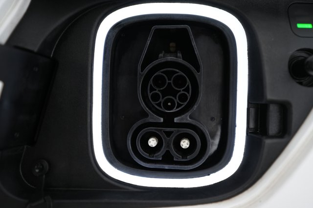 2021 Hyundai Kona Electric — photo 8 of 24