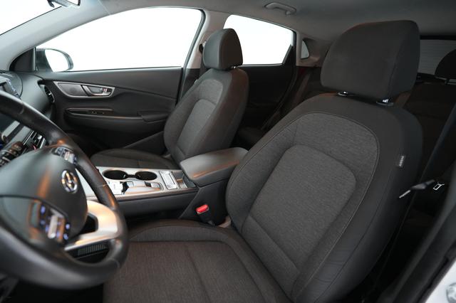 2021 Hyundai Kona Electric — photo 3 of 24