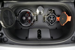 2025 Nissan LEAF — photo 8 of 22
