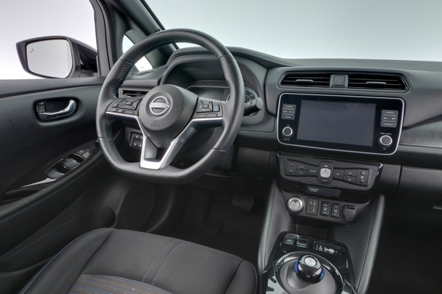 2025 Nissan LEAF — photo 20 of 22
